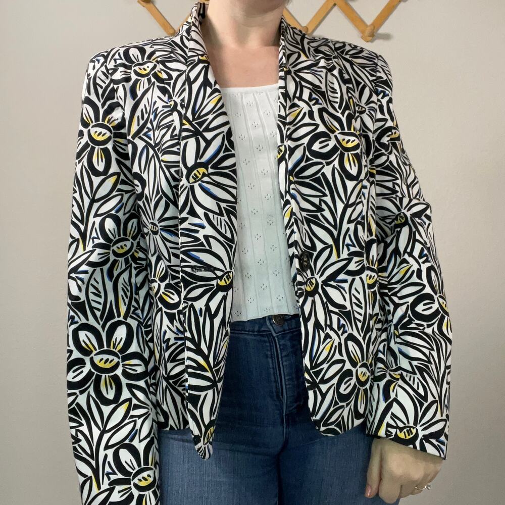 Jones Wear Stretch White Black Yellow and Blue Floral Blazer Jacket Size 16
